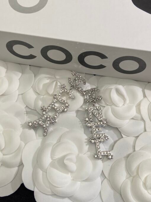 hanel Snowflake Crystal Diamond Set

A chaebol's fortune
Necklace/sweater chain/bracelet/earings/earrings - Image 7