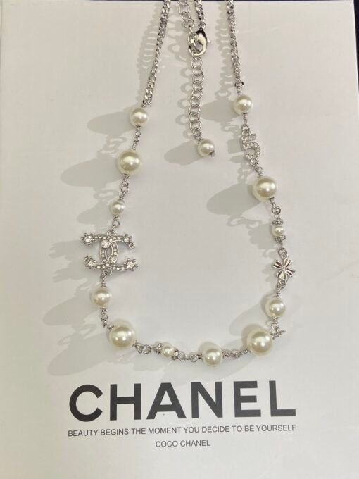 hanel Snowflake Crystal Diamond Set

A chaebol's fortune
Necklace/sweater chain/bracelet/earings/earrings - Image 2