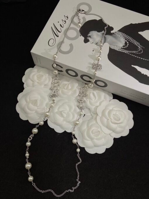 hanel Snowflake Crystal Diamond Set

A chaebol's fortune
Necklace/sweater chain/bracelet/earings/earrings - Image 8