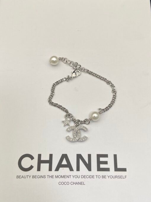 Necklace  Bracelet Earrings
@Chanel Classic Double C Star Set
A standard match for a wealthy family - Image 3