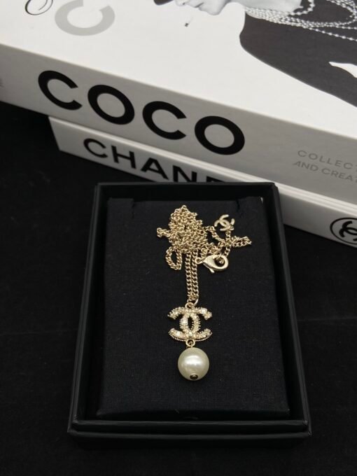 Necklace  Earrings Stud Earrings
@Chanel cc square diamond set
Classic square diamond combination, beautiful and high-end - Image 2