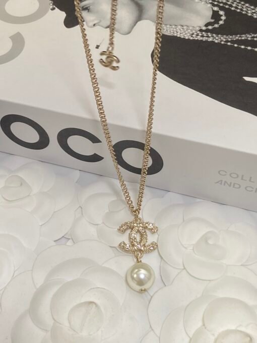 Necklace  Earrings Stud Earrings
@Chanel cc square diamond set
Classic square diamond combination, beautiful and high-end - Image 5