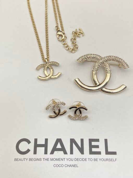 Necklace  earring brooch
@Chanel Half Diamond Design Set
bling bling full texture
Princess of the chaebol - Image 5