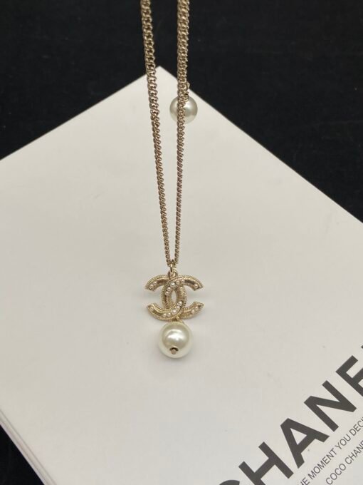 arl Necklace Necklace Earrings
@Chanel CC Pearl Set

All parties, dates and parties - Image 5