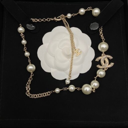 arl Necklace Necklace Earrings
@Chanel CC Pearl Set

All parties, dates and parties - Image 2