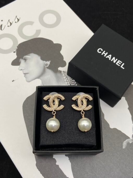 arl Necklace Necklace Earrings
@Chanel CC Pearl Set

All parties, dates and parties - Image 4