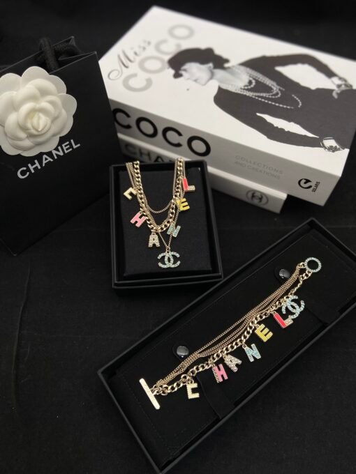 cklace Bracelet
@Chanel Enamel Necklace Bracelet Set
Whoever wears the best series, just buy it