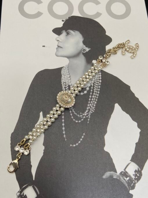 Necklace  Bracelet Earrings
@Chanel Palace Style Double Pearl Set

Ten thousand years classic model Giant Heavy Industry Close your eyes and enter
Like a princess walking out of the castle - Image 6