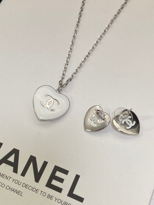 Necklace  earrings
@Chanel Peach Heart Camellia Enamel Set
The same style as fairy jennie
Peach heart double-sided pattern
vintage retro texture - Image 6