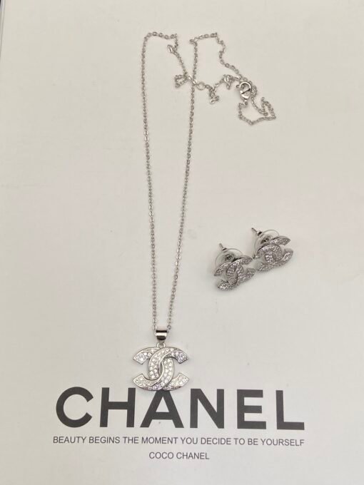 Necklace  earrings
@Chanel cc full diamond set
Beautiful series
Everyday versatile - Image 2