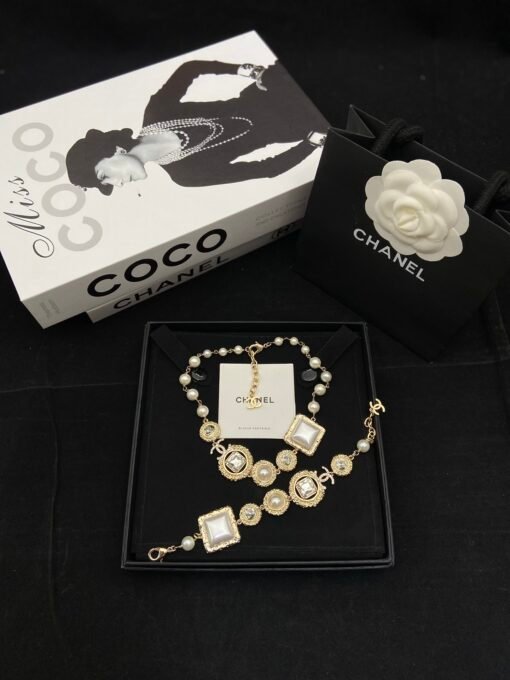 cklace Bracelet
@Chanel Palace Style Set
 Necklace Bracelet
Rich princess enters