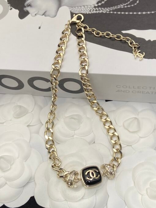 cklace earrings
@Chanel Square CC Necklace Set

The classic black square is so beautiful, who can refuse - Image 5