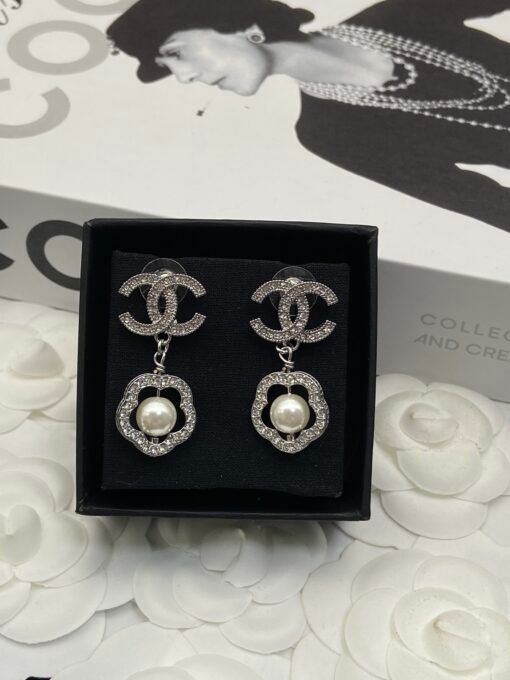 Necklace  Bracelet Earrings
@Chanel Camellia CC Set

A daughter-in-law's vision - Image 4