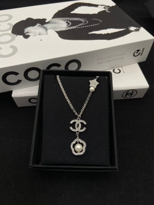 Necklace  Bracelet Earrings
@Chanel Camellia CC Set

A daughter-in-law's vision - Image 2
