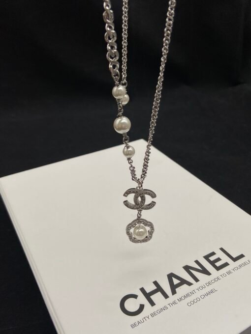 Necklace  Bracelet Earrings
@Chanel Camellia CC Set

A daughter-in-law's vision - Image 5