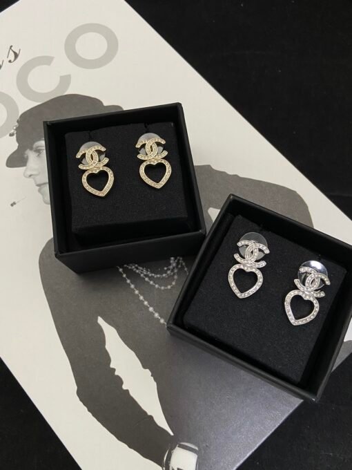 Necklace s earrings
@Chanel Hollow Love Set
Sweet and noble daily - Image 2