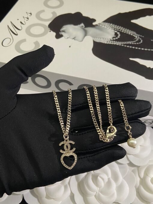 Necklace s earrings
@Chanel Hollow Love Set
Sweet and noble daily - Image 5