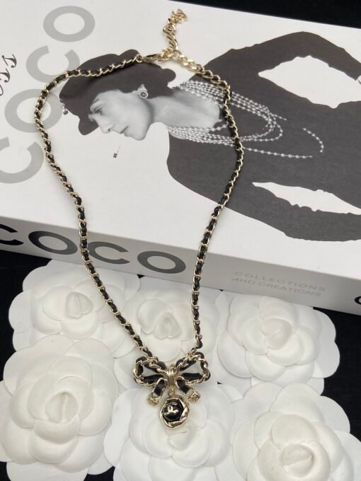 Necklace  earrings
@Chanel bow set
Classic lambskin design with extremely high wear rate and super cool - Image 2