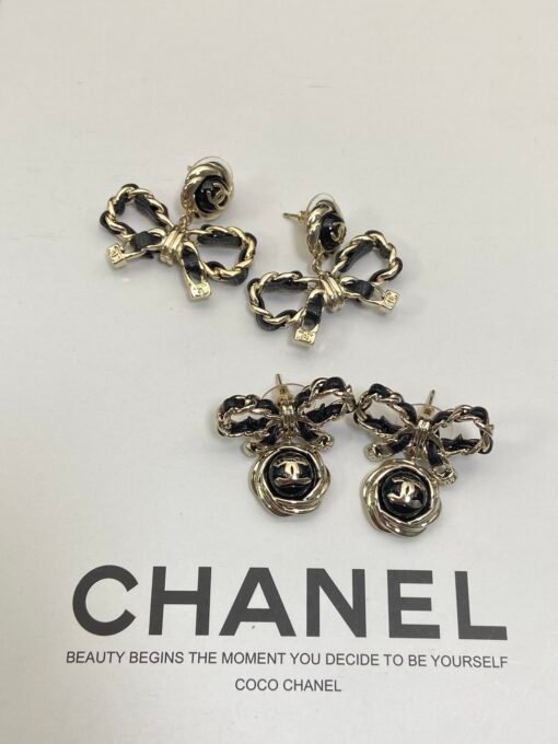 Necklace  earrings
@Chanel bow set
Classic lambskin design with extremely high wear rate and super cool - Image 6
