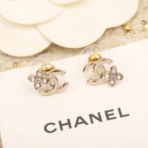 [Chanel  Flower Double C Earrings] The classic double C Earrings that must be entered in each issue are consistent with the ZP brass material dripping process, the upper ear is simple and elegant, super versatile, and the classic fragrance powder must be entered - Image 6