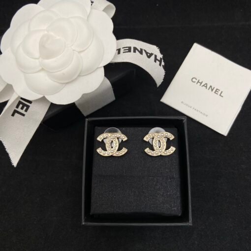 3
@Chanel Double C Pearl Stud Earrings
Exquisite and compact versatile single item - Image 2