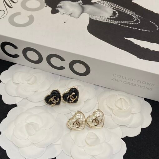 New ChanelNew Chanelcolors
@Chanel round diamond-shaped heart-eared earrings
 
Very beautiful~Love design sweetness exceeds standard - Image 4