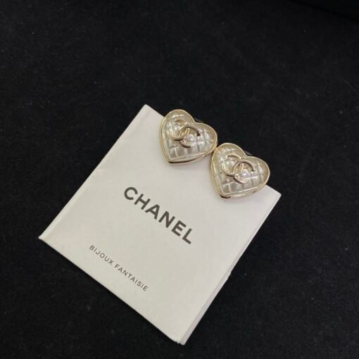 New ChanelNew Chanelcolors
@Chanel round diamond-shaped heart-eared earrings
 
Very beautiful~Love design sweetness exceeds standard - Image 3