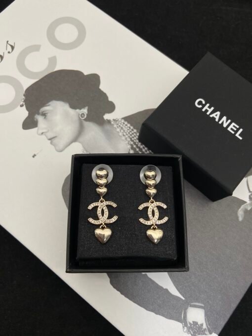 3
@Chanel Love Double C Stud Earrings
 
Love pendant adds a bit of agility and liveliness - Image 3