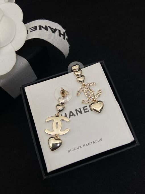 3
@Chanel Love Double C Stud Earrings
 
Love pendant adds a bit of agility and liveliness - Image 6