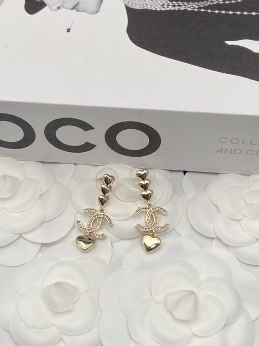 3
@Chanel Love Double C Stud Earrings
 
Love pendant adds a bit of agility and liveliness - Image 5