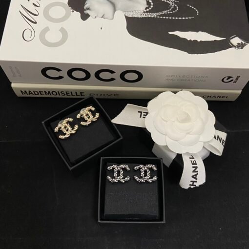 New Chanelcolors
@Chanel 23b double C diamond paired with pearl earrings

Girly or sweet
