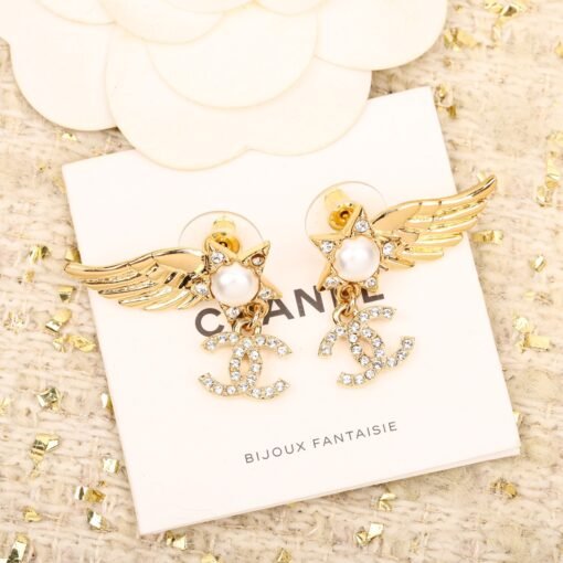 [Chanel 24C Winged Earrings] Very design-sensible double c agate pearl, [Wow] so beautiful! The series that I fell in love with at first glance has a very vintage flavor. This one is definitely a very heavy industry with its own magical appearance! The whole pair of earrings has irregular patterns and the bottom patterns. All the masters are hand-painted and drawn by hand. Treasures, you can feel the upper ears retro and exquisite when you look at the pictures, so that the highlights of daily outfits can also hold the big scenes. , it's simply too good - Image 4