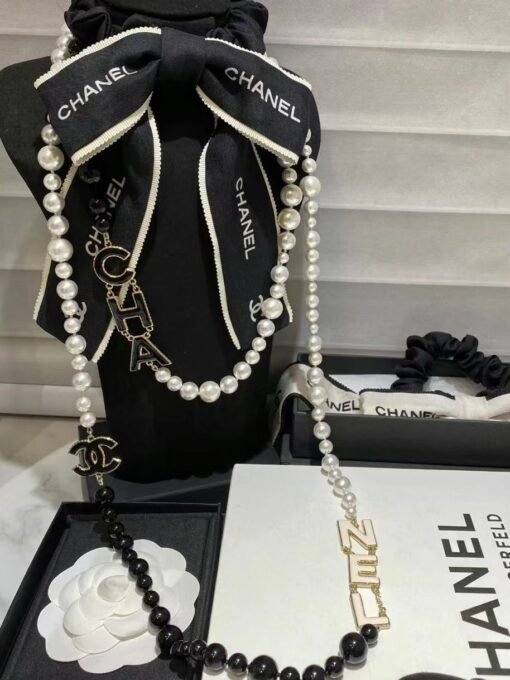 15
@Black and White Letter Pearl Necklace Sweater Chain
22A Advanced Handicraft Workshop
Enamel Panda Color Sweater Chain - Image 2