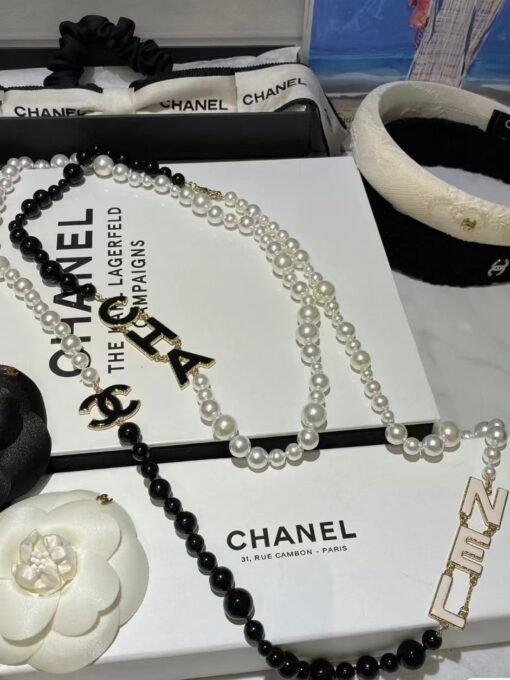 15
@Black and White Letter Pearl Necklace Sweater Chain
22A Advanced Handicraft Workshop
Enamel Panda Color Sweater Chain - Image 6