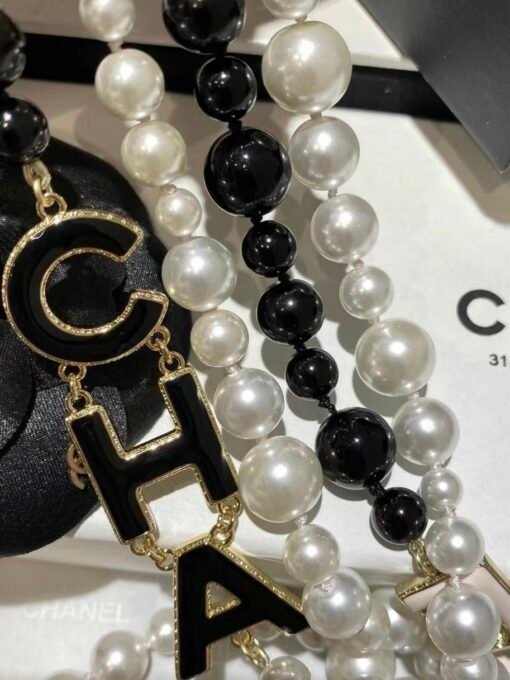 15
@Black and White Letter Pearl Necklace Sweater Chain
22A Advanced Handicraft Workshop
Enamel Panda Color Sweater Chain - Image 5