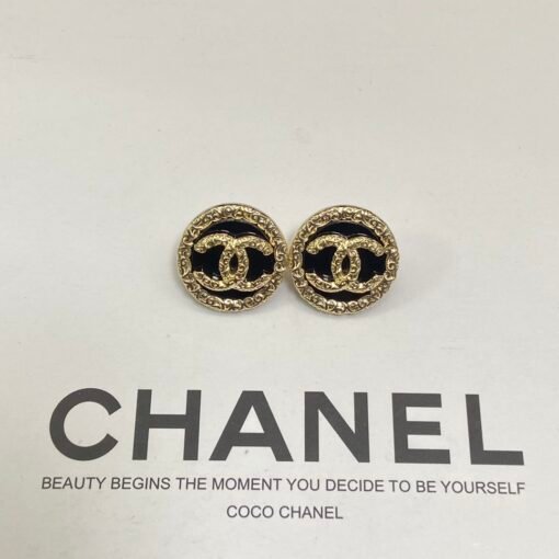 Chanel medieval round black gold stud earrings
High-end fashionable singles
Keep your own money - Image 4