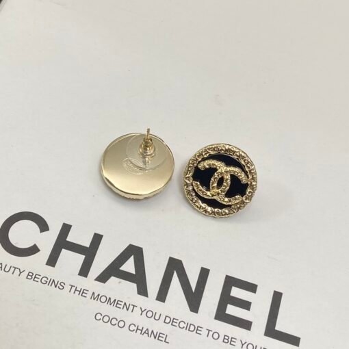 Chanel medieval round black gold stud earrings
High-end fashionable singles
Keep your own money - Image 6