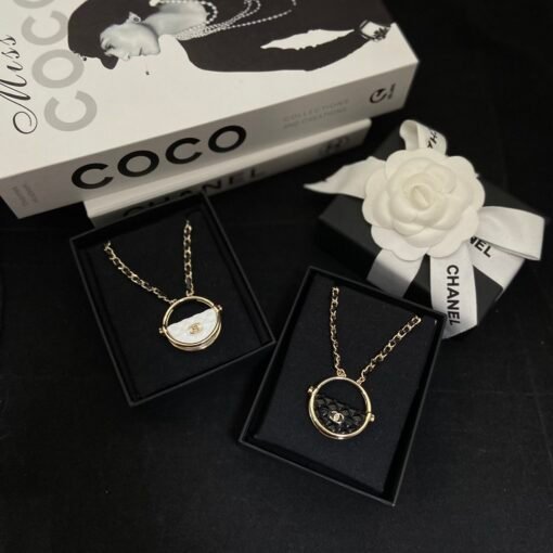 hanel diamond bag ring set
Earrings necklace black and white
The fragrant girl closes her eyes and looks elegant and fashionable - Image 2