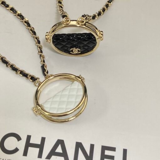 hanel diamond bag ring set
Earrings necklace black and white
The fragrant girl closes her eyes and looks elegant and fashionable - Image 7