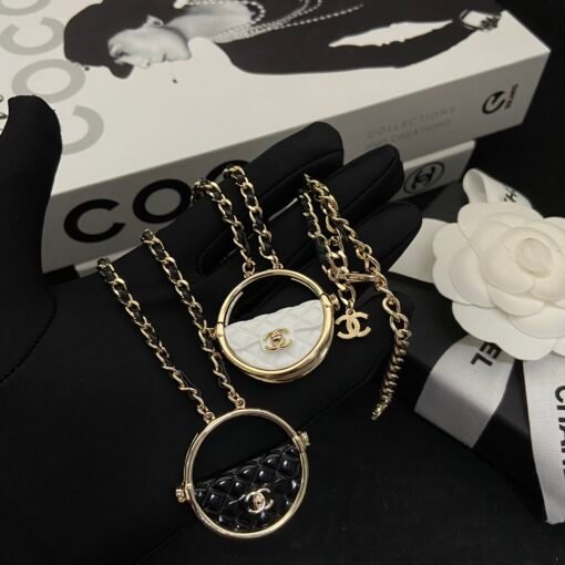 hanel diamond bag ring set
Earrings necklace black and white
The fragrant girl closes her eyes and looks elegant and fashionable - Image 8