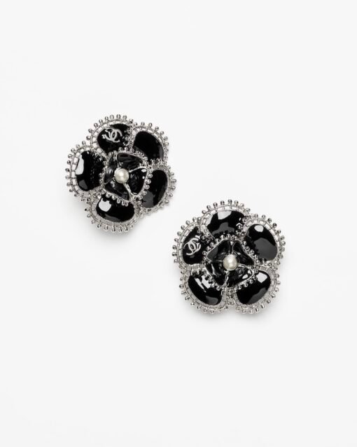 CHANE Chanel 24S new black enamel camellia earrings