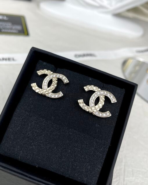 CHANE Chanel 2Newnew half-edged diamond half-dragon simple earrings