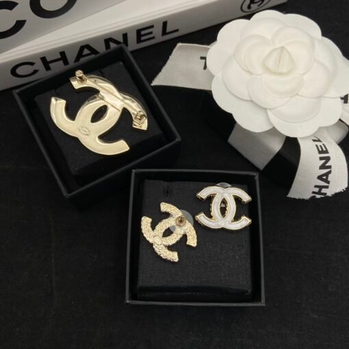 ud earring brooch
Today ~
@Chanel Double C Enamel Glaze Craft Set
Necklace Brooch
A rich family's temperament - Image 6