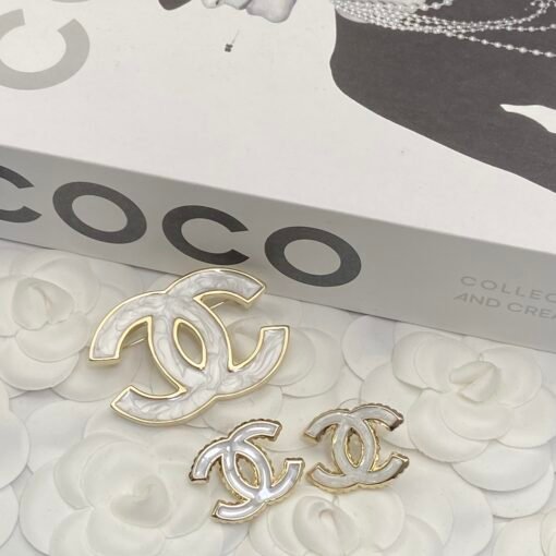ud earring brooch
Today ~
@Chanel Double C Enamel Glaze Craft Set
Necklace Brooch
A rich family's temperament - Image 5