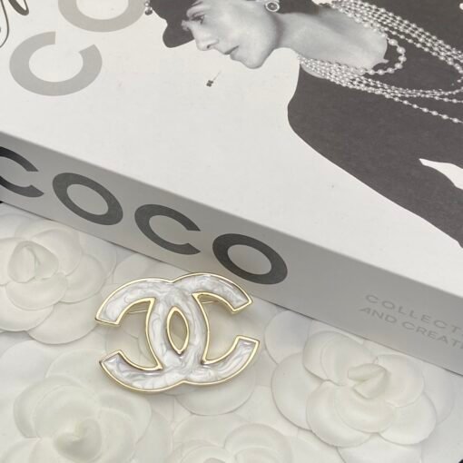 ud earring brooch
Today ~
@Chanel Double C Enamel Glaze Craft Set
Necklace Brooch
A rich family's temperament - Image 3