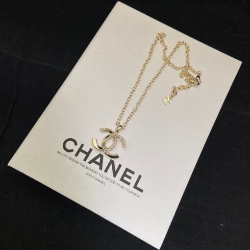 Chanel Double C Necklace
Diamond and glossy design

Fashionable and simple - Image 3