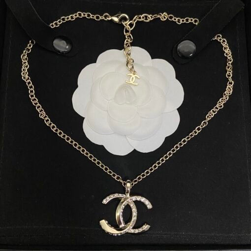 Chanel Double C Necklace
Diamond and glossy design

Fashionable and simple - Image 4
