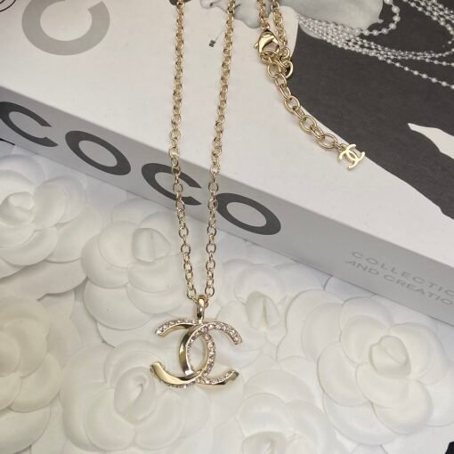 Chanel Double C Necklace
Diamond and glossy design

Fashionable and simple - Image 2