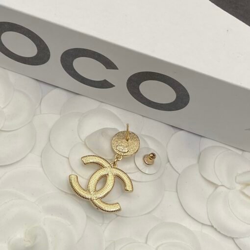 rived today
@Chanel Double C Pearl Stud Earrings

Retro cute modern - Image 6