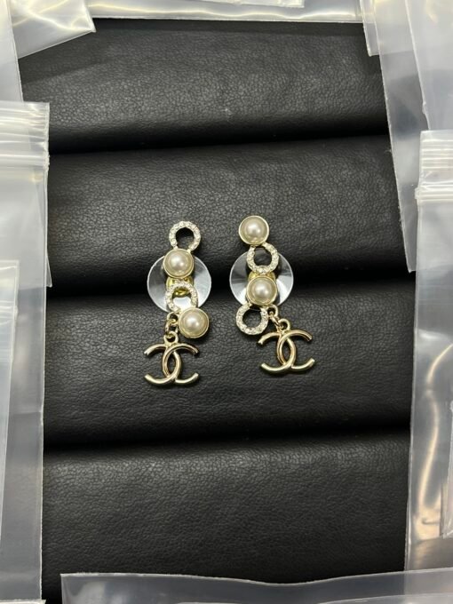 Chanel new spliced ​​earrings